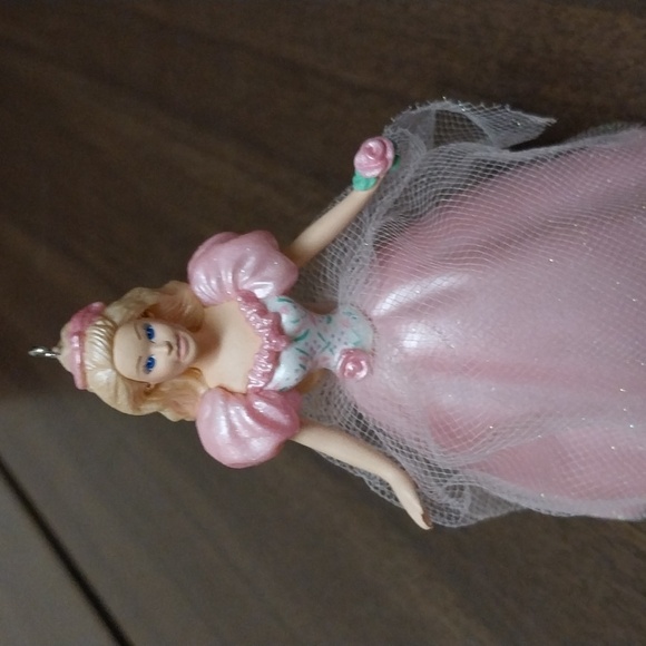 Hallmark Holiday Barbie - Picture 2 of 4